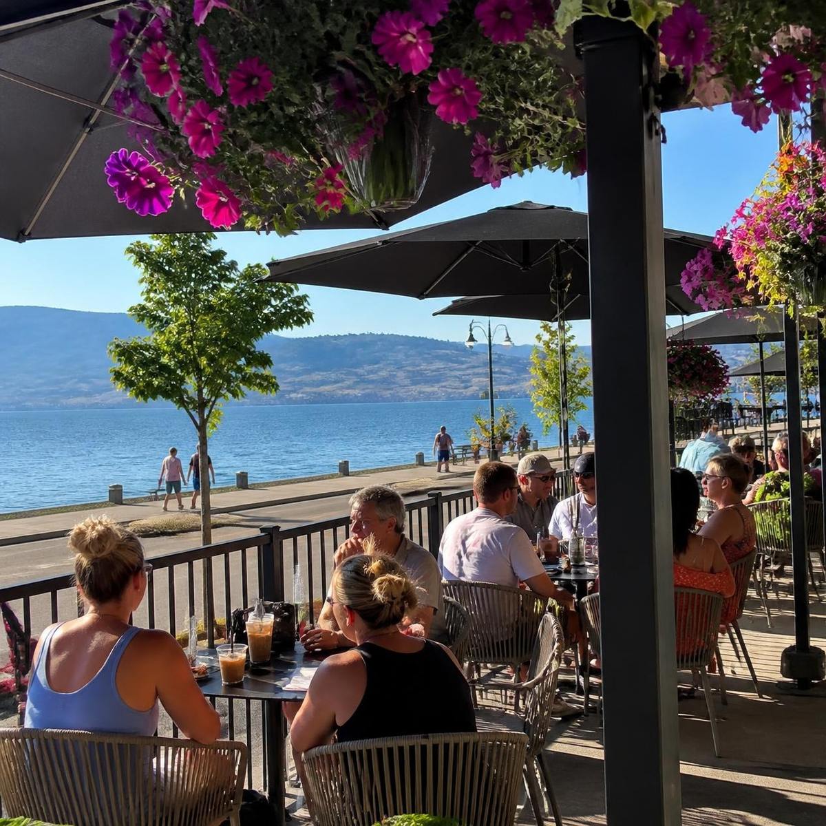 Beach Avenue cafés, Peachland